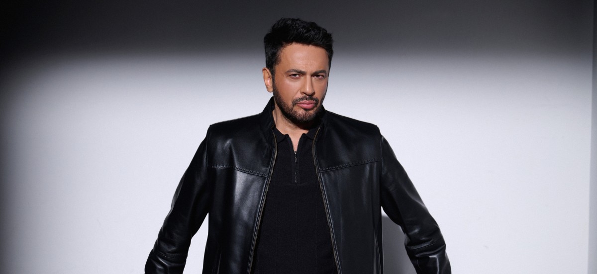 Emre Altuğ - Siyah