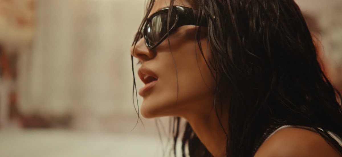 Elif Buse Doğan'dan Yeni Klip: "Çok Kez"