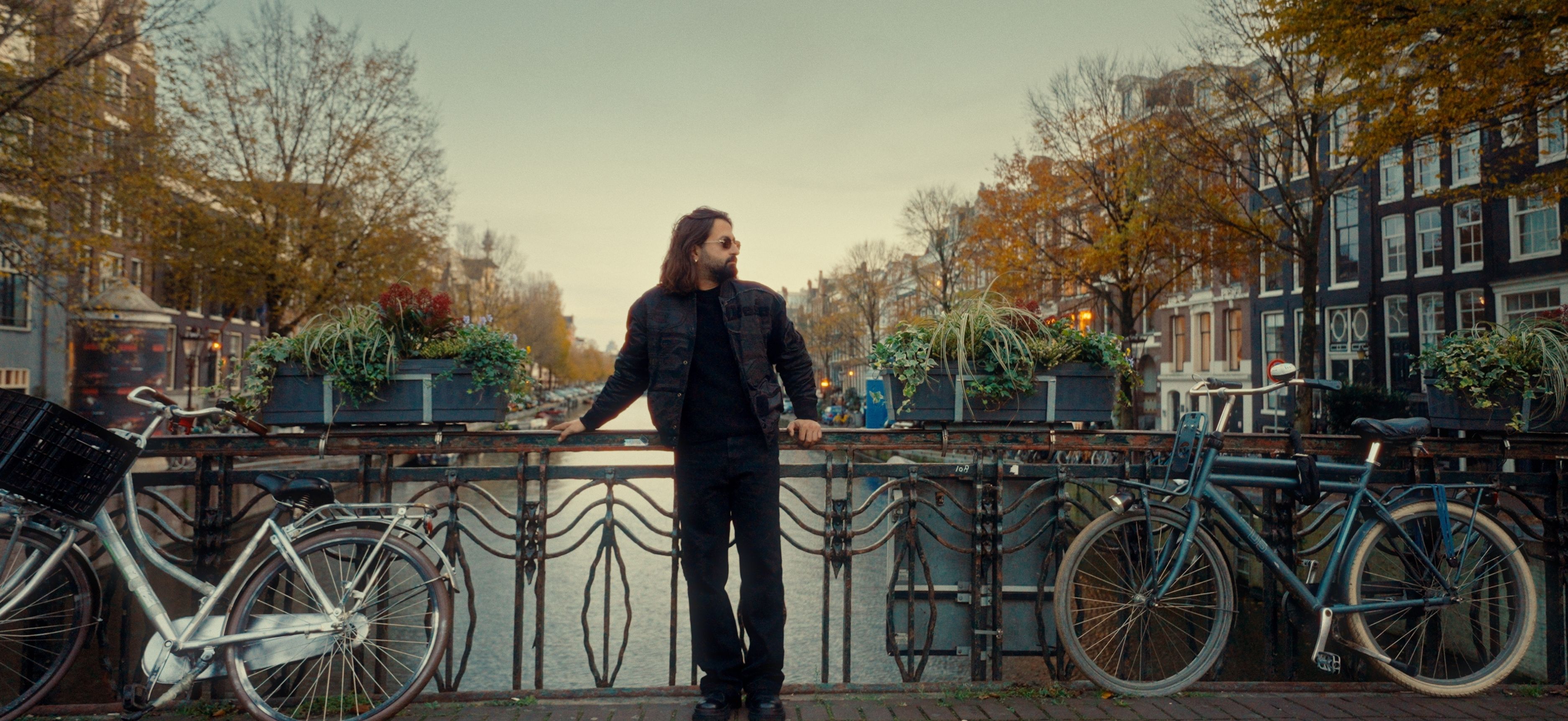 Koray Avcı'dan Barış Manço'ya Saygı Duruşu!