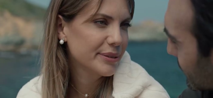 Hande Yener'den